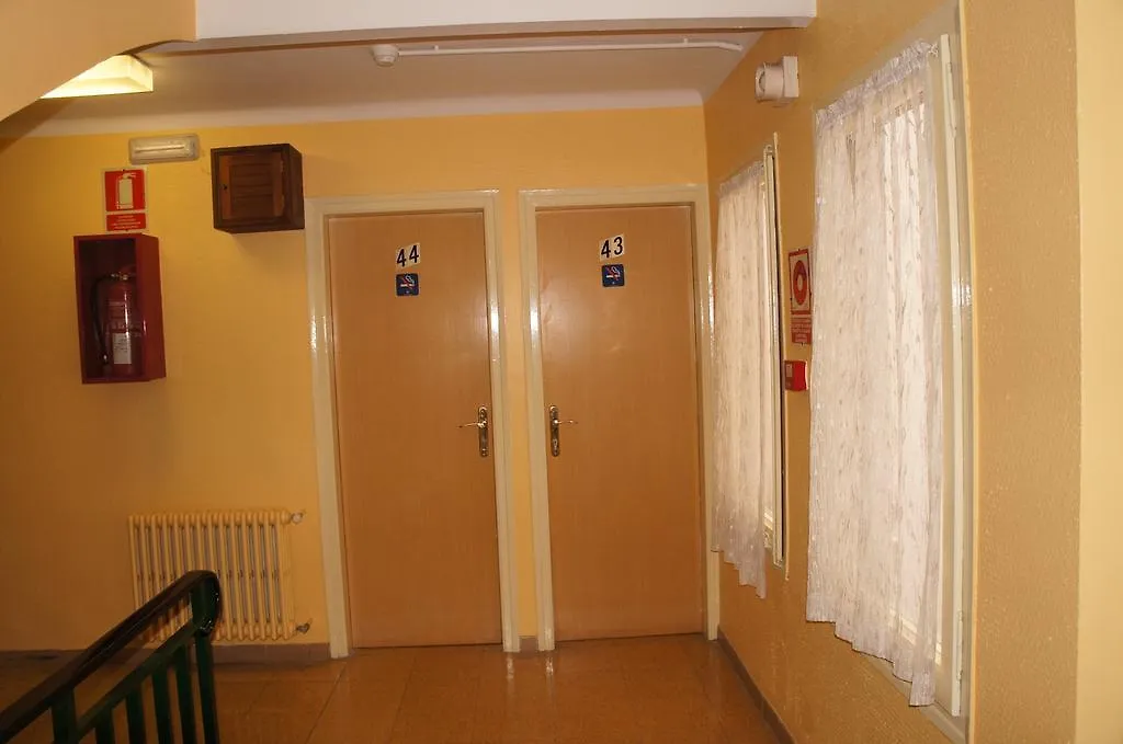 Residencia Nuria Hostal Escaldes Engordany 2*, Les Escaldes